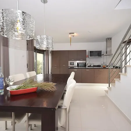 Modern With Private Pool Just 400m From The Sea Лориньян